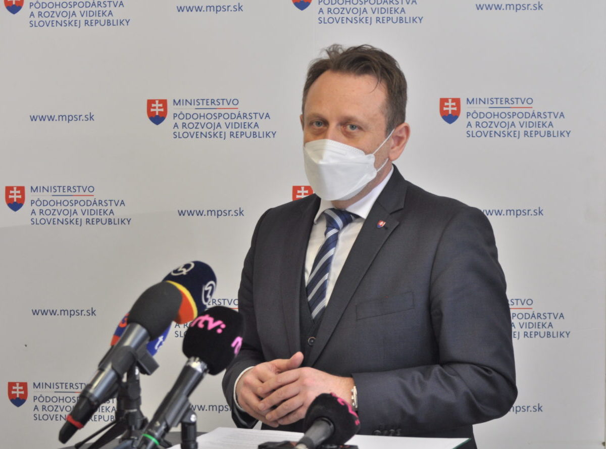 Smer-SD podal návrh na odvolanie ministra pôdohospodárstva S. Vlčana