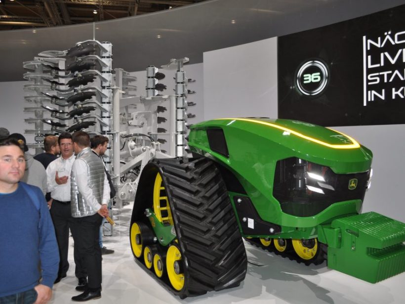 Svetový výrobca agrotechniky Deere zvýšil vo 4. kvartáli zisk o tri štvrtiny