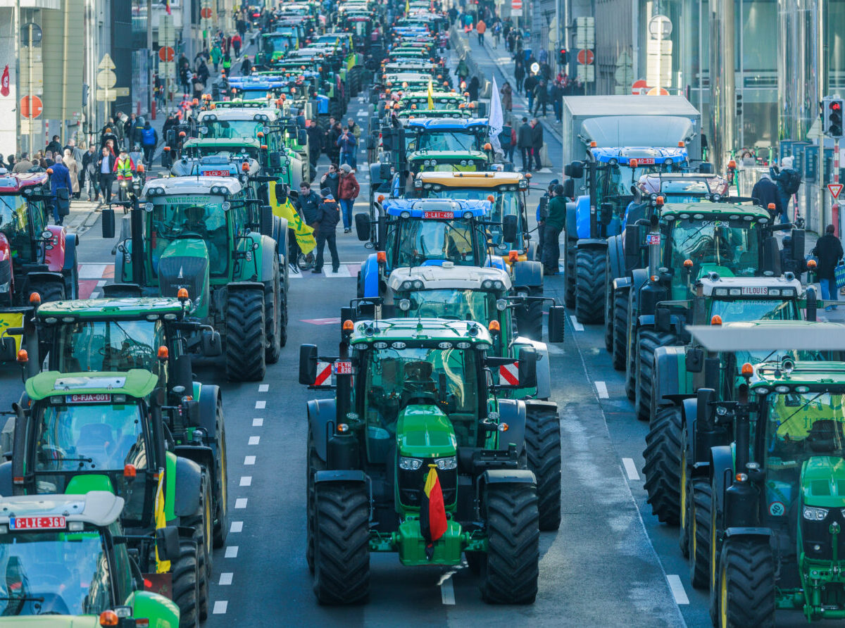 Európsky poľnohospodársky sektor čelí kríze a potrebuje hlbokú zmenu, myslí si Macron