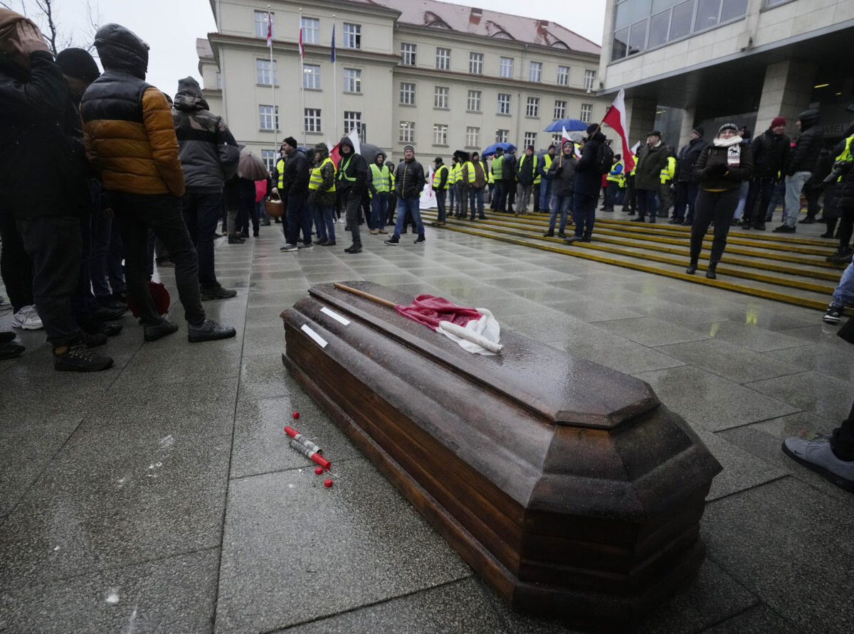 Poľskí roľníci na proteste skandovali, aby námestník ministra "vypadol"