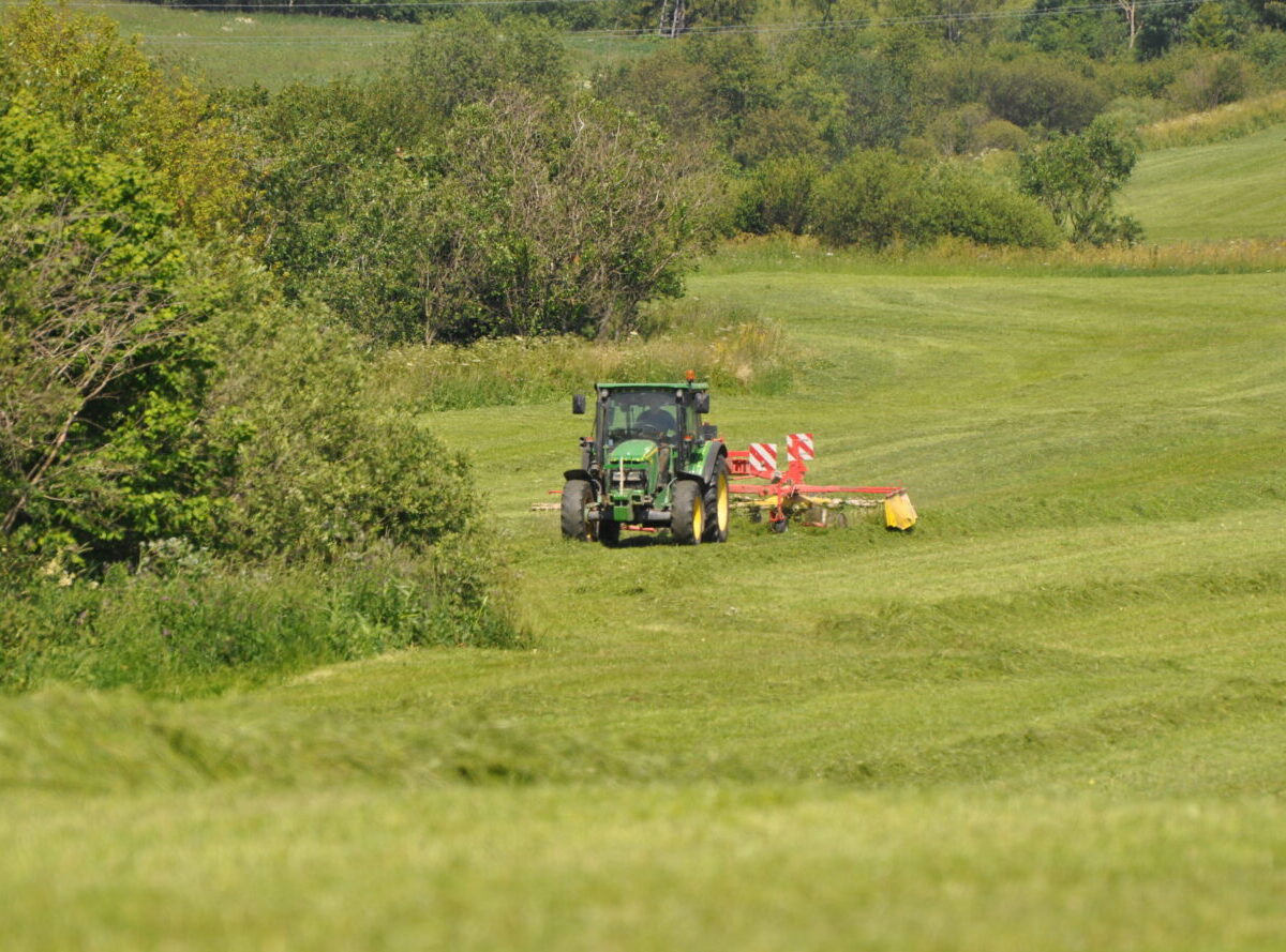 Svetový výrobca agrotechniky Deere vykázal v 1. kvartáli prepad tržieb aj zisku