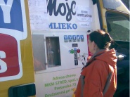 Mobilný predaj mlieka z automatu má veľký ohlas
