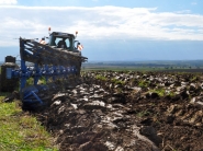 Budú mať zahraniční farmári sťažený prístup k pôde?
