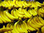 Brusel povolí predaj krivých uhoriek a banánov