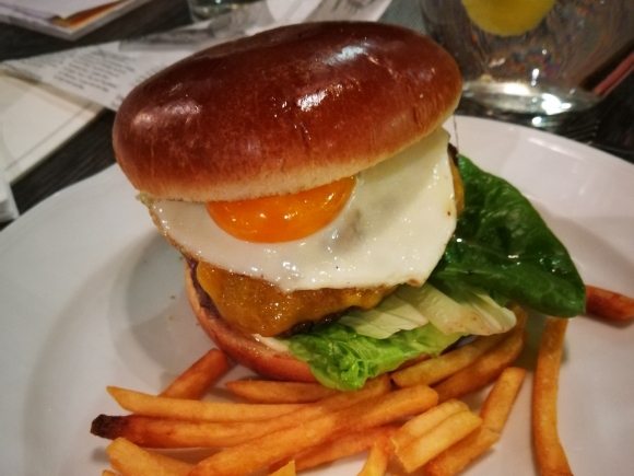 Hamburgerov sa vo Francúzsku predalo viac ako bagiet 