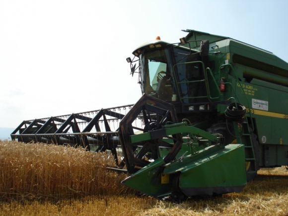 Výrobca agrotechniky Deere zvýšil zisk o vyše 40 %
